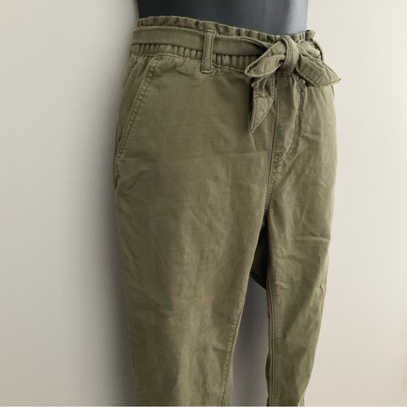 Levi’s army green cropped pants - Picture 3 of 9